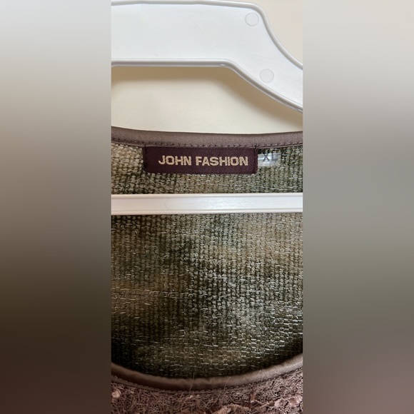 Tapering John Fashion Blouse 🔥 Price Dropped 🔥 - Picture 5 of 9